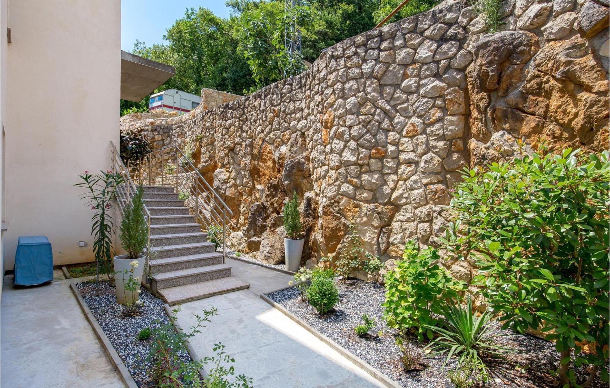 Stunning Apartment In Mošćenička Draga 외부 사진